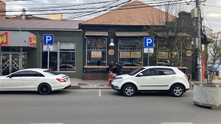 В Краснодаре на месте парковок в центре откроют летние кафе
