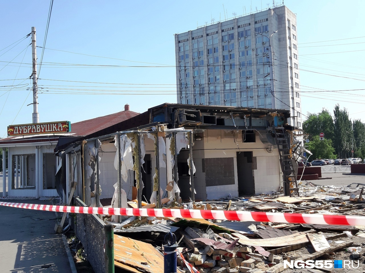 25 мая. Из-за аномально жаркой погоды (температура воздуха в регионе побила многолетние рекорды) работы по демонтажу не проводились. Здание осталось в неизменном положении и состоянии 25 мая. Из-за аномально жаркой погоды (температура воздуха в регионе побила многолетние рекорды) работы по демонтажу не проводились. Здание осталось в неизменном положении и состоянии