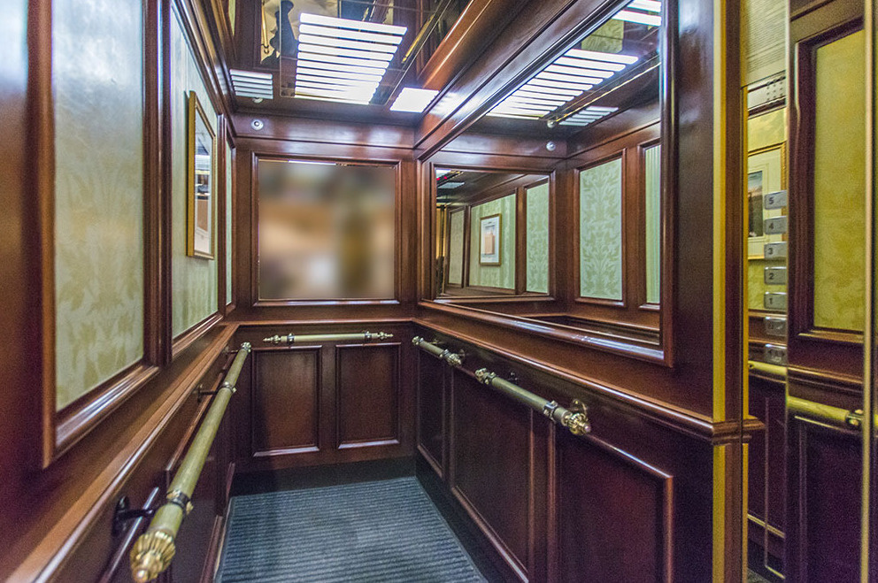 Так выглядит лифт в «Тихвине», где у Шилиманова была квартира 