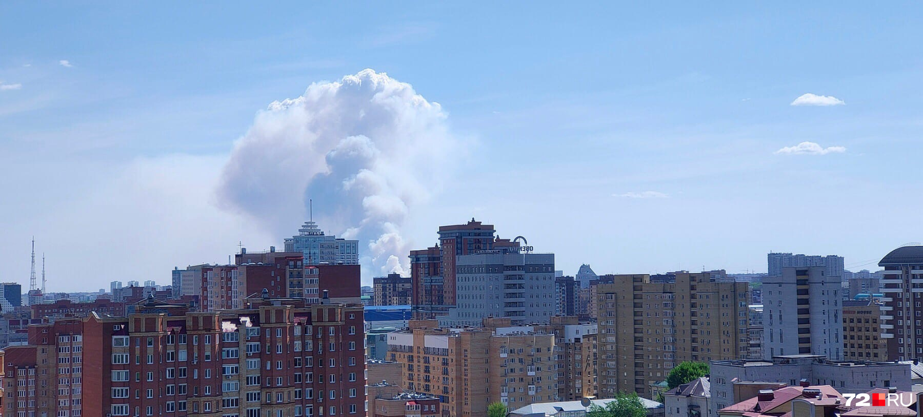 Дым видно в разных концах города Дым видно в разных концах города