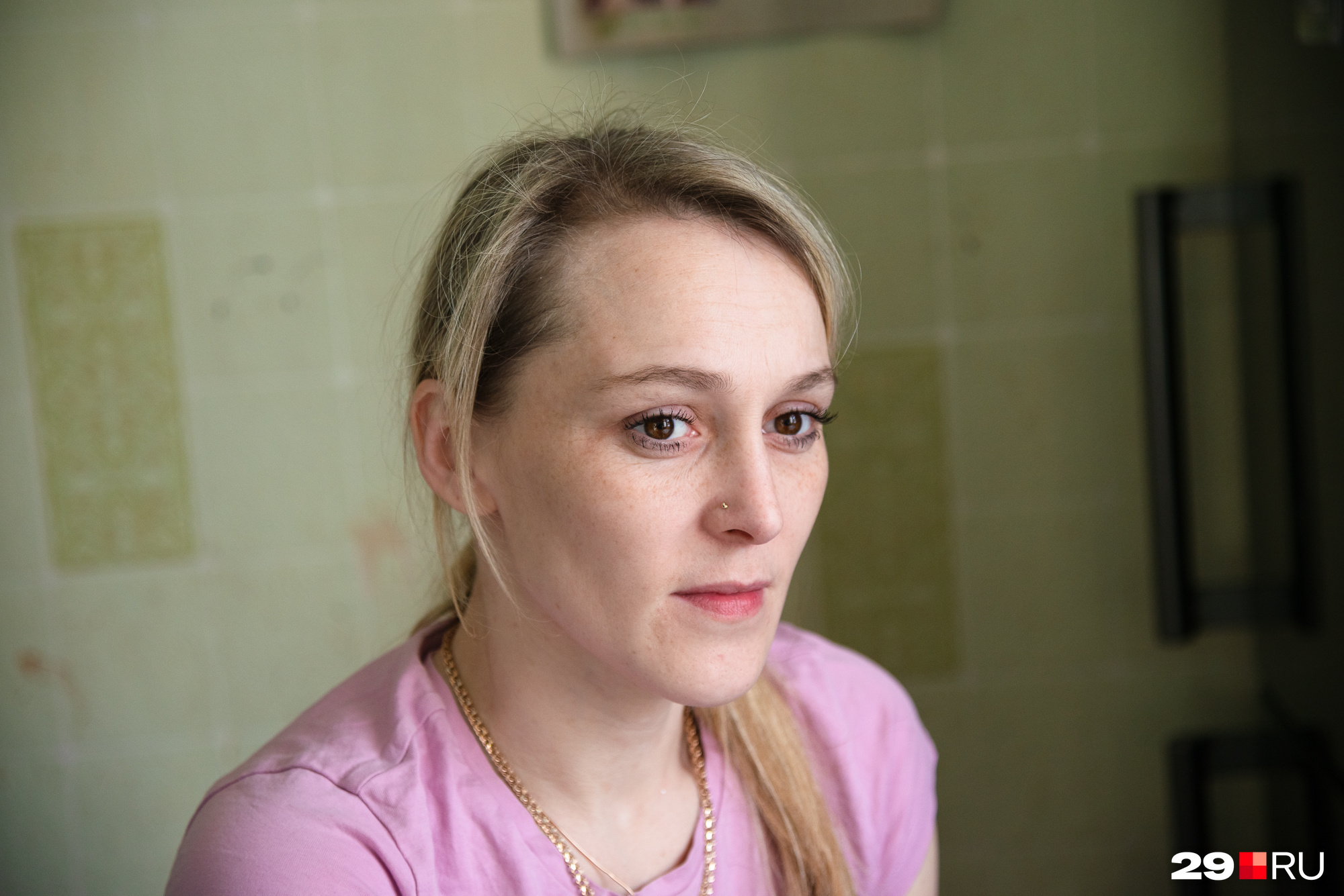 Юлия общается с сестрой Родиона. От нее и узнала, что его оставили в подъезде после операции Юлия общается с сестрой Родиона. От нее и узнала, что его оставили в подъезде после операции