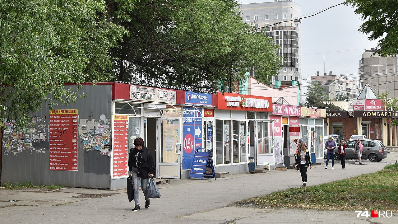 Комсомольский проспект остается улицей стихийных киосков