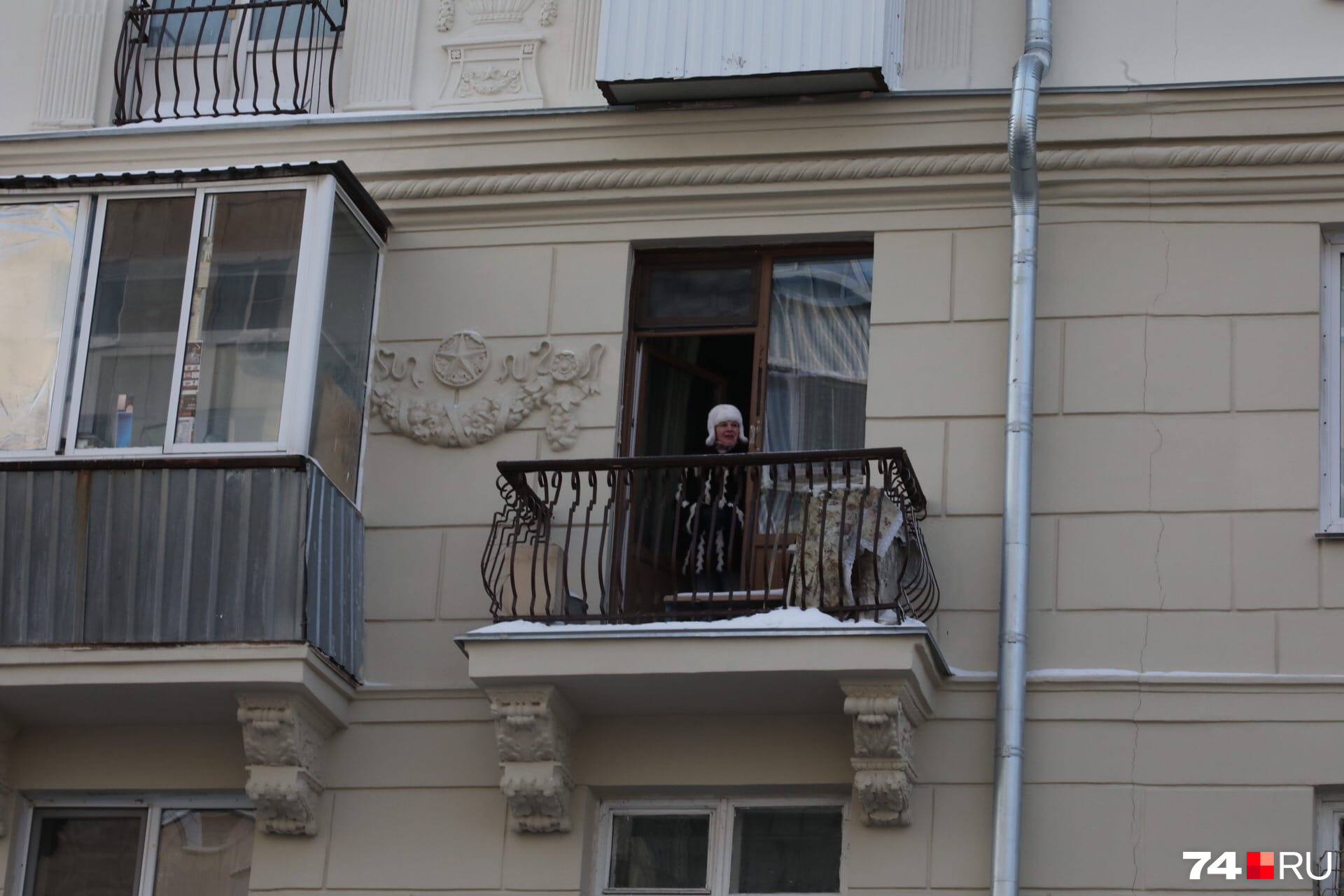 Жители улицы Советской смотрели сверху на участников несогласованной акции