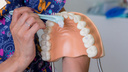 «Делают ее всем без разбора»: 5 процедур в кабинете стоматолога, которые вам точно не нужны