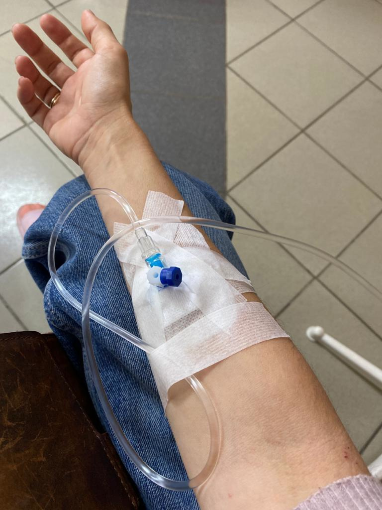 Несмотря на большие трудности, девушка настроена по-боевому и готова победить рак Несмотря на большие трудности, девушка настроена по-боевому и готова победить рак