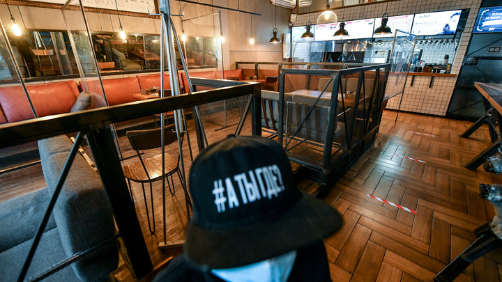Пустые залы: как рестораны и кафе в Екатеринбурге теряют клиентов из-за введения QR-кодов