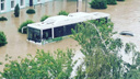 Автобусы затопило по окна, а машины вообще скрыло водой: фото и видео масштабного наводнения <nobr class="_">в Керчи</nobr>