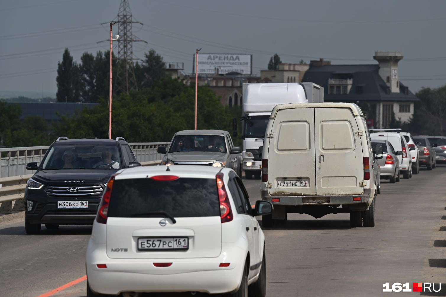 Можно ли въехать в ростов на дону. Улица Малиновского Ростов пробки. Пробка на дороге Ростов. Автомобильная пробка Ростов на Дону. Пробка в Суворовском Ростов.