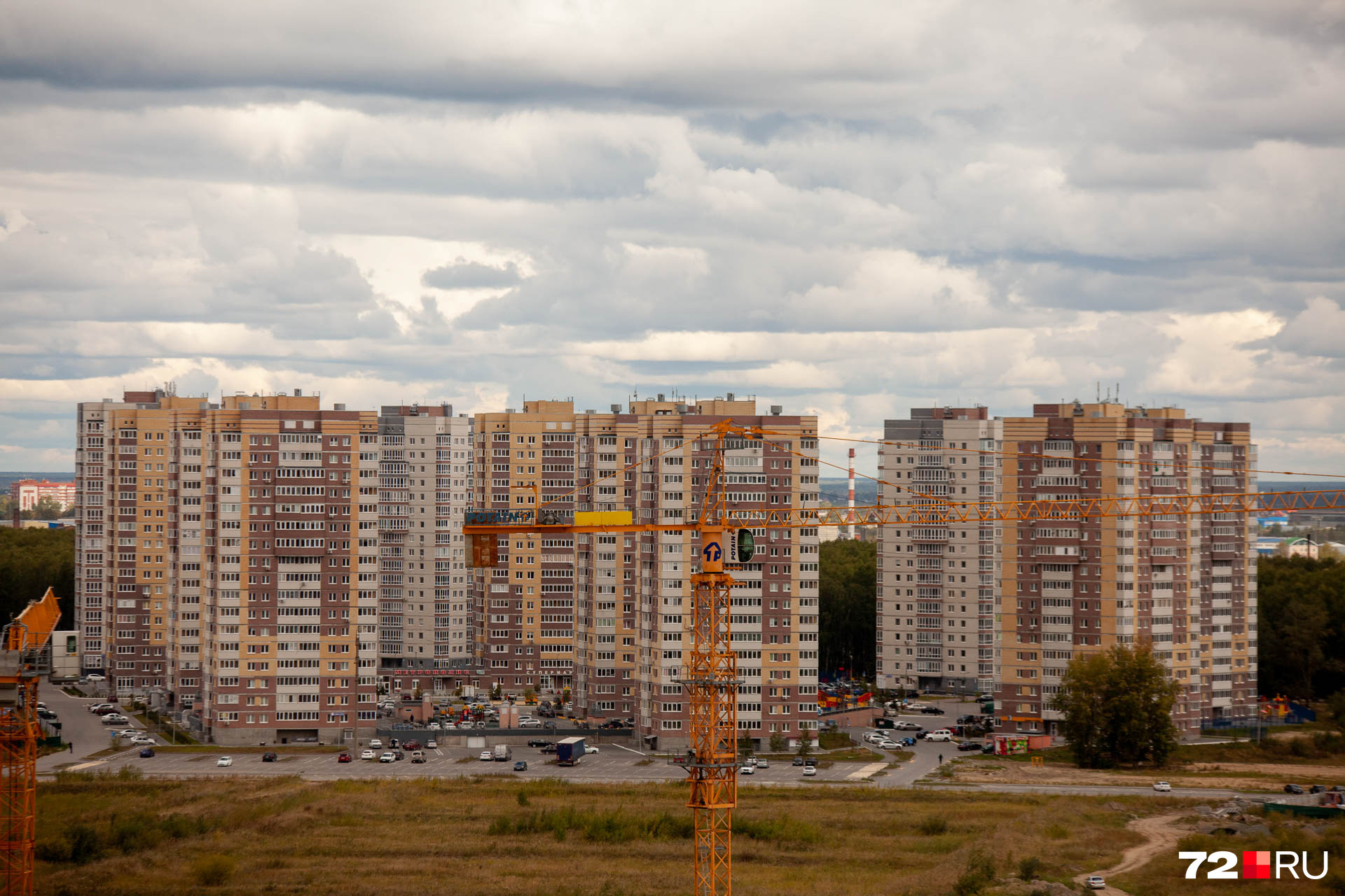 Первые две очереди состояли из желтых домиков, остальные начали строить серыми Первые две очереди состояли из желтых домиков, остальные начали строить серыми