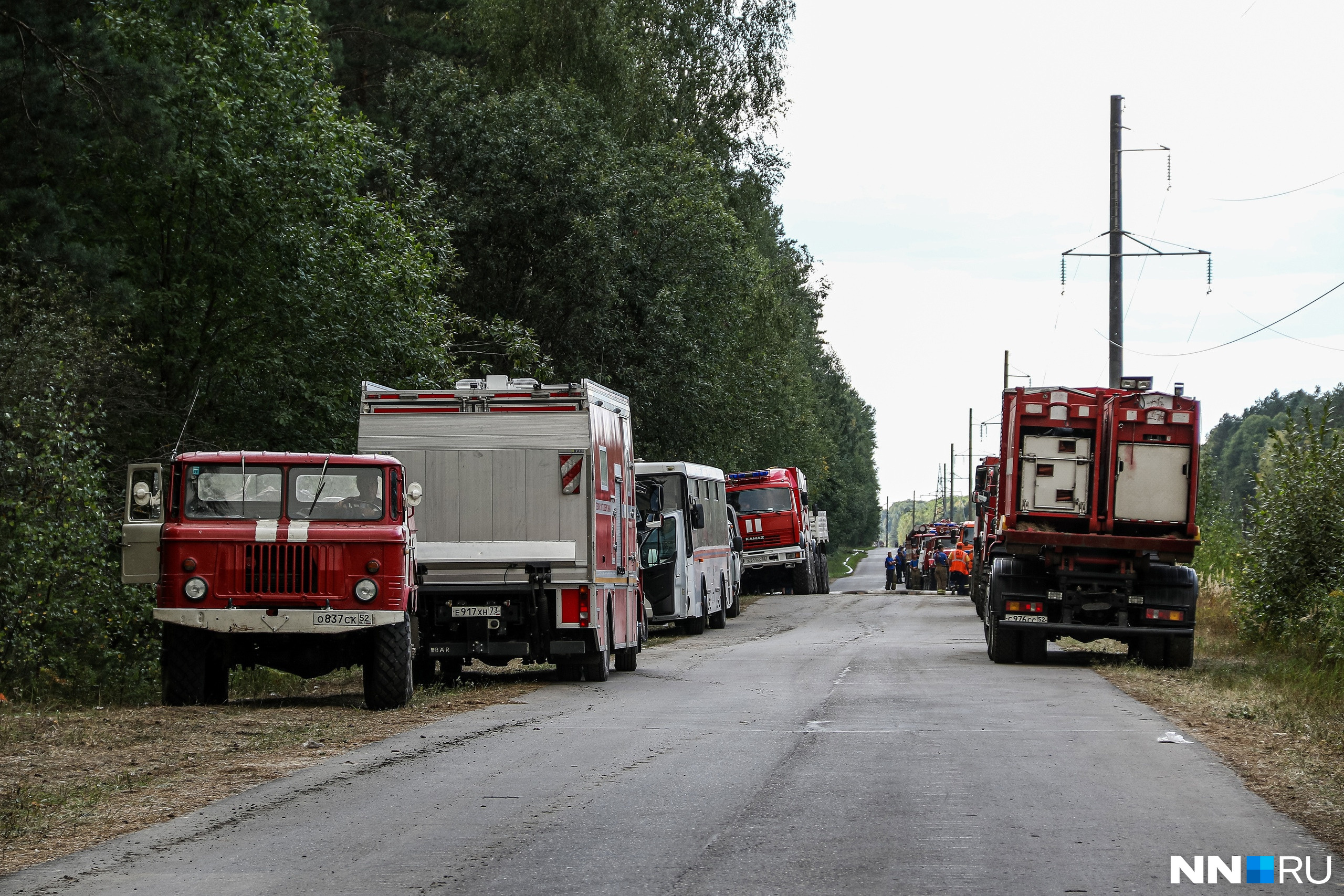 Около 90 сотрудников МЧС 8 сентября покинули зону пожара. Там до сих пор остаются люди, которые проливают тлеющие очаги.
