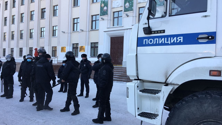 В Тюмени задержали еще трех соратников Алексея Навального