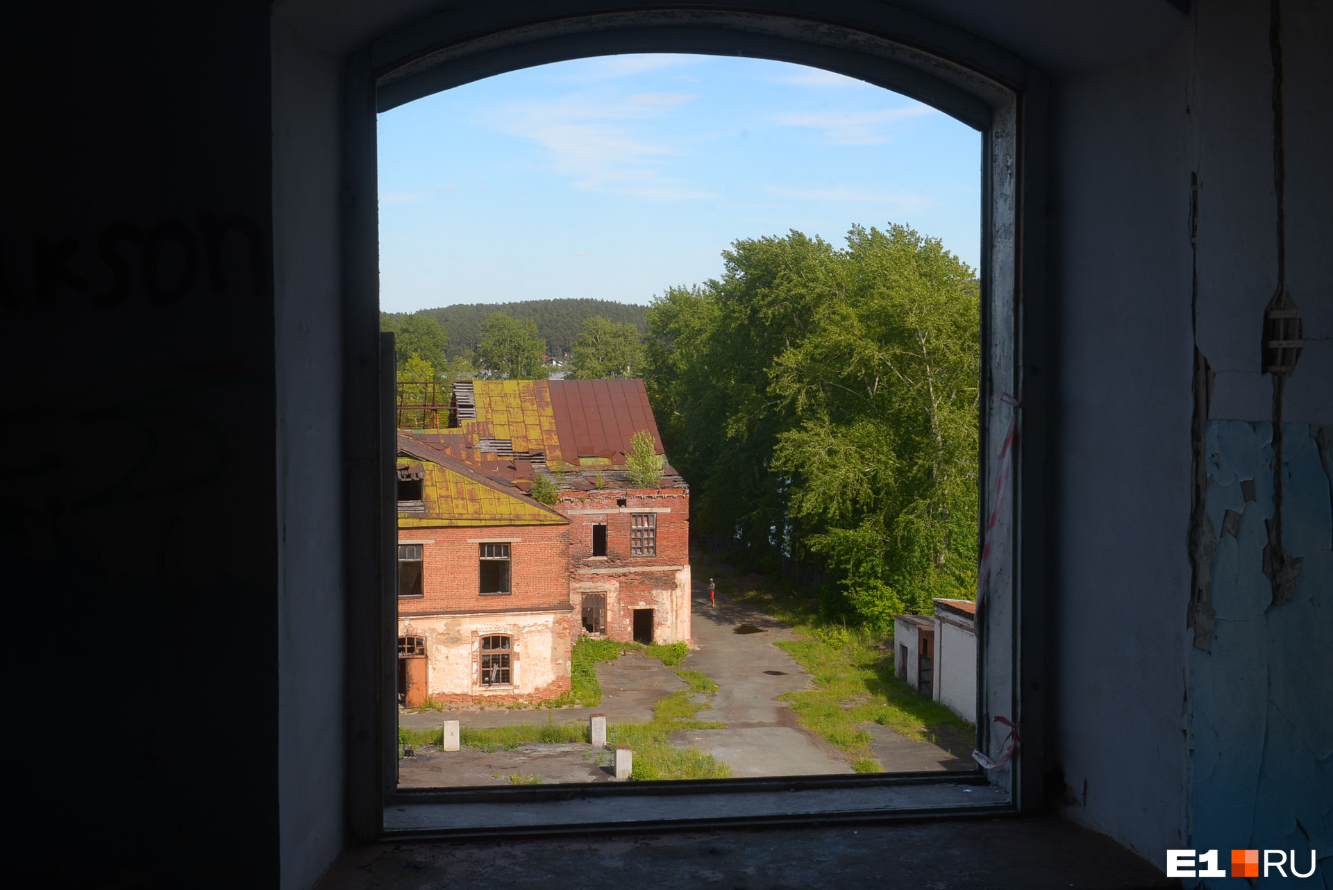 Вид из окна Сысерсткого завода