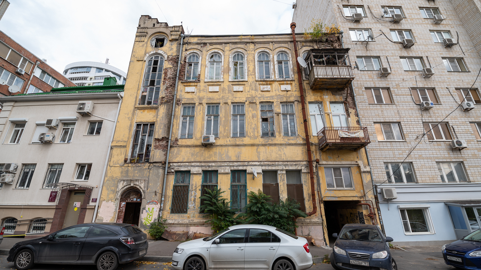 В Ростове снесут два старинных дома, еще один реконструируют