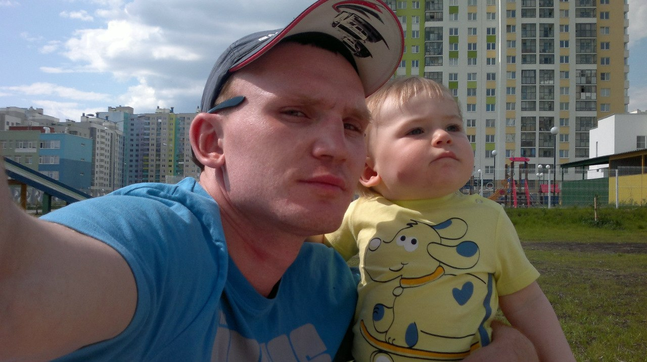 На этом фото, сделанном в 2012 году, бывший муж Александры Яков с их сыном Ярославом