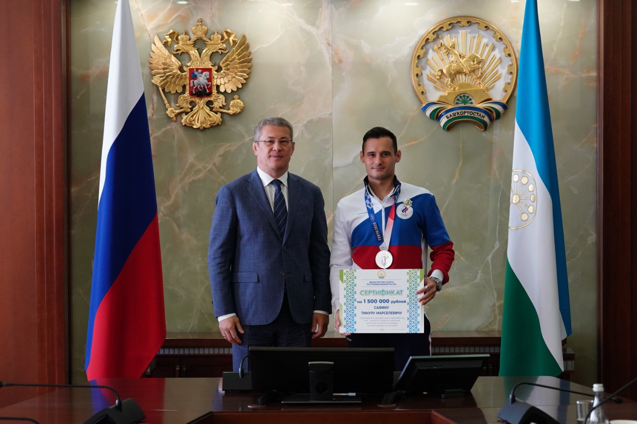 Тимуру Сафину подарили сертификат на 1,5 миллиона рублей