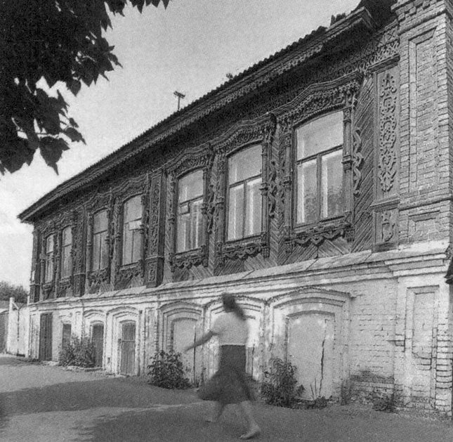 Участок, на котором впоследствии был построен дом П. М. Флоринского, до 1889 года принадлежал мещанке Анне Трофимовне Алексеевой. Само здание было построено между 1856 и 1881 годами