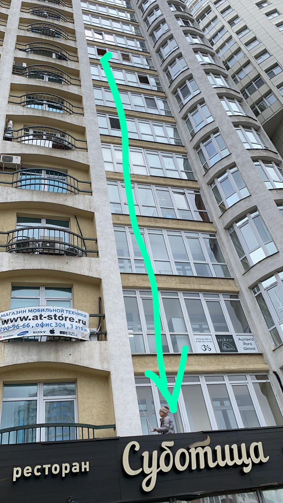 Девушка выпала из окна на <nobr class="_">10-м</nobr> этаже Девушка выпала из окна на <nobr class="_">10-м</nobr> этаже