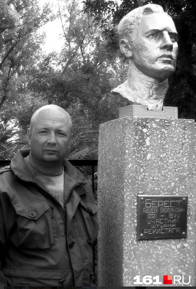Бюст на могиле Алексея Береста в Александровке Бюст на могиле Алексея Береста в Александровке