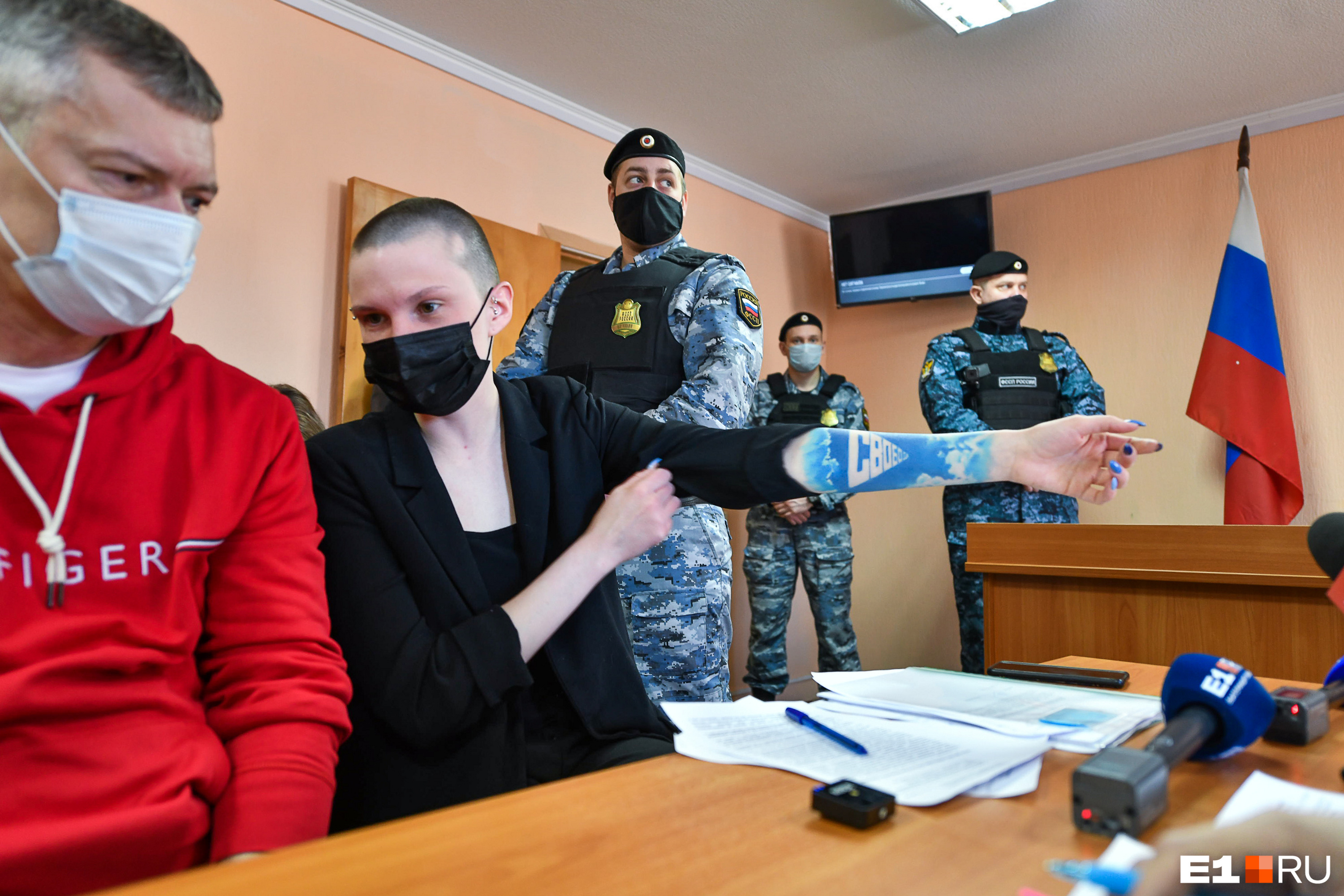 Защитница Ройзмана Юлия Федотова — обладательница символичной татуировки Защитница Ройзмана Юлия Федотова — обладательница символичной татуировки