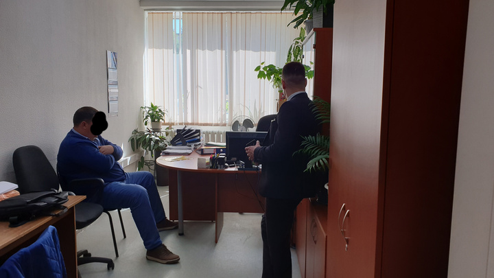 В ФСБ показали видео задержания архангельского чиновника, подозреваемого во взятке