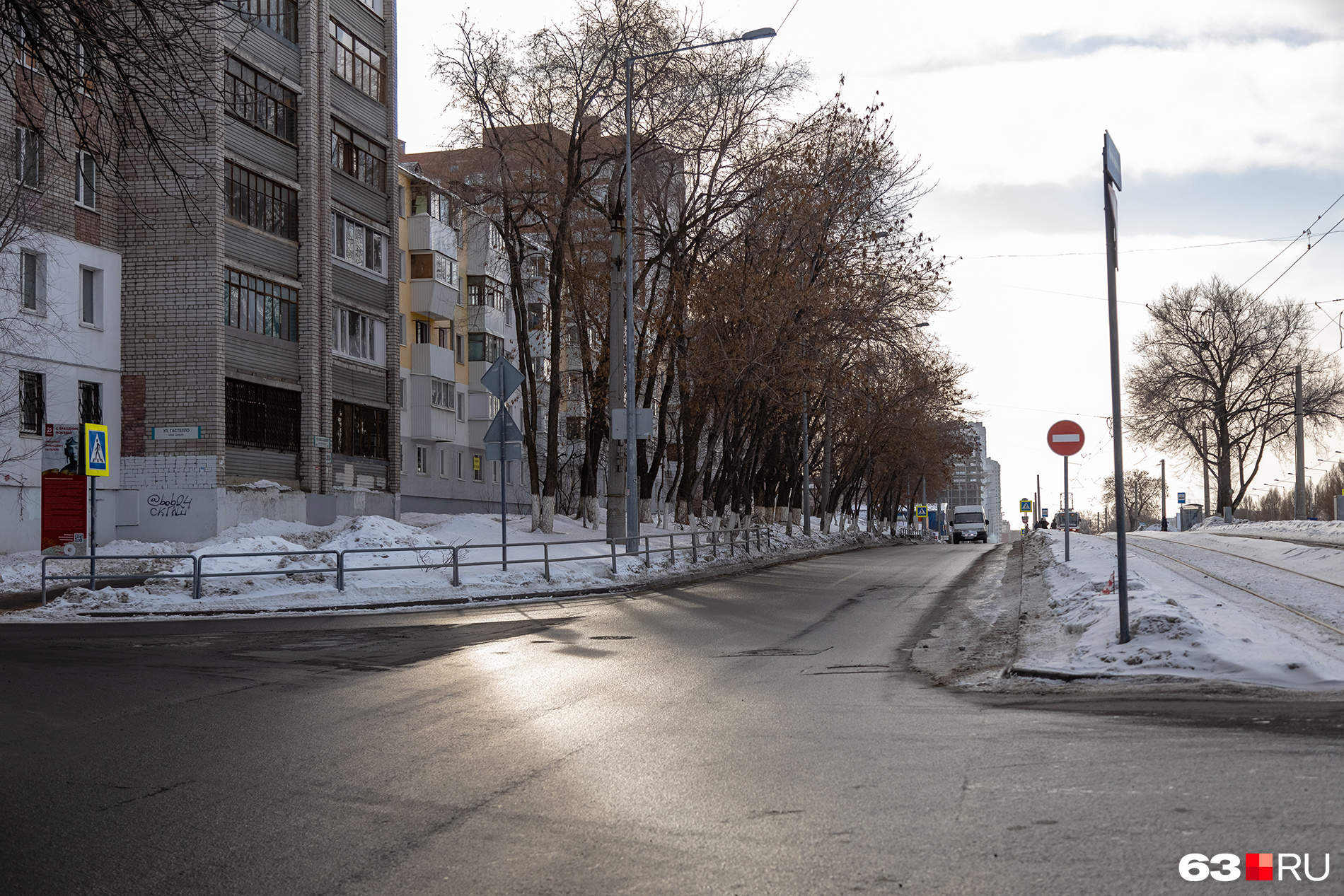 По этой дороге планируется пропускать основной поток машин, когда Ново-Садовую полностью перекроют. Дублер расширят до четырех полос: по две в каждую сторону движения