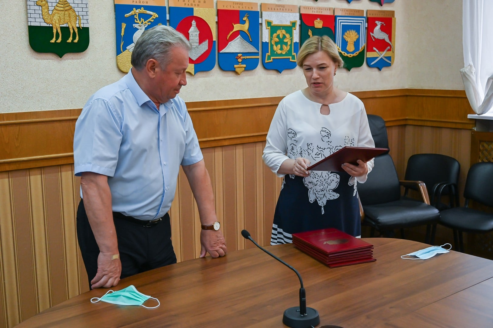 Ольга Мухометьярова во время награждения в Законодательном собрании Челябинской области