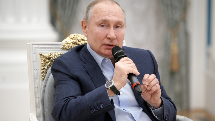 Путин поддержал привлечение волонтеров в политику