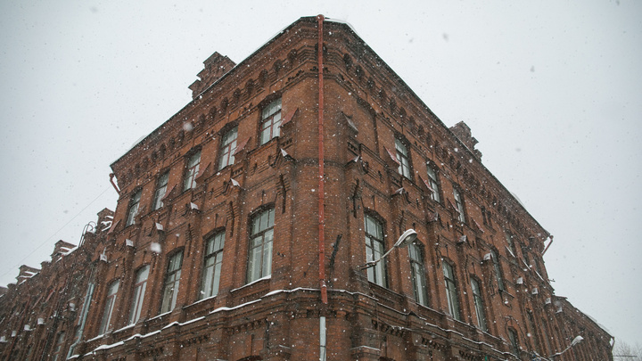 Девять рублей за ведро вина: раскрываем историю самого красивого здания комбайнового завода
