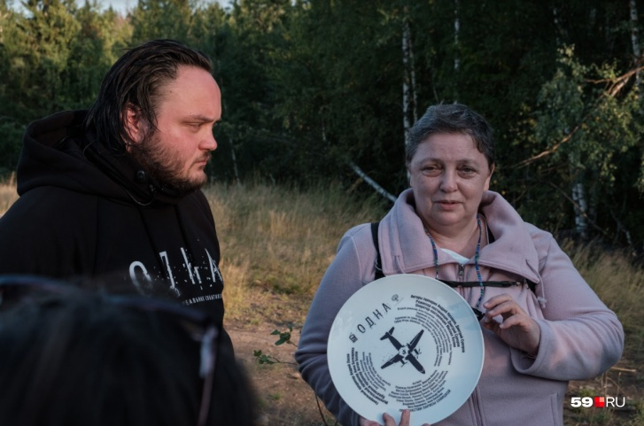 Лариса Савицкая помогала артистам на съемках Лариса Савицкая помогала артистам на съемках
