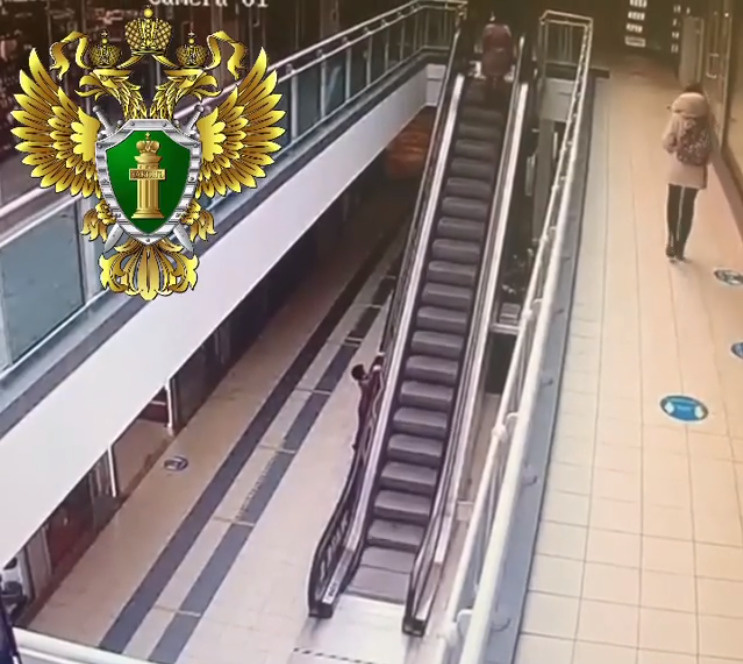 После падения катавшегося на поручне эскалатора ребенка в Москве возбудили дело об оказании небезопасных услуг