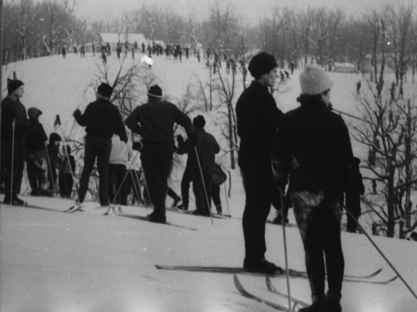 Лыжники-равнинники на снежных просторах. 1968 год Лыжники-равнинники на снежных просторах. 1968 год