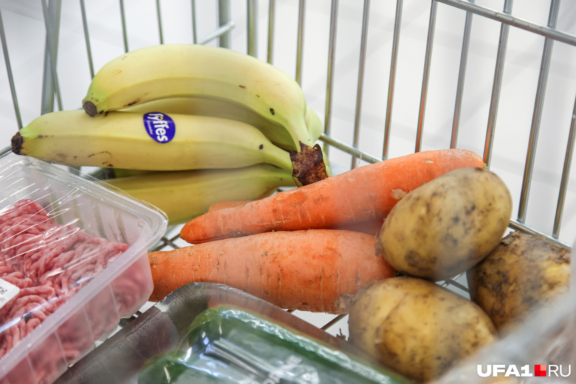 Морковь и бананы решили посоревноваться за звание самого дорогого продукта