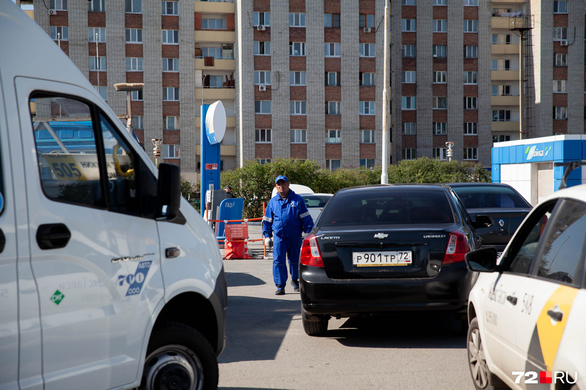 В Тюмени расположены десятки автомобильных заправок с газовым топливом. Многие из них принадлежат «Газпром Нефти» — крупному игроку в этой сфере не только в нашем регионе, но и по всей стране