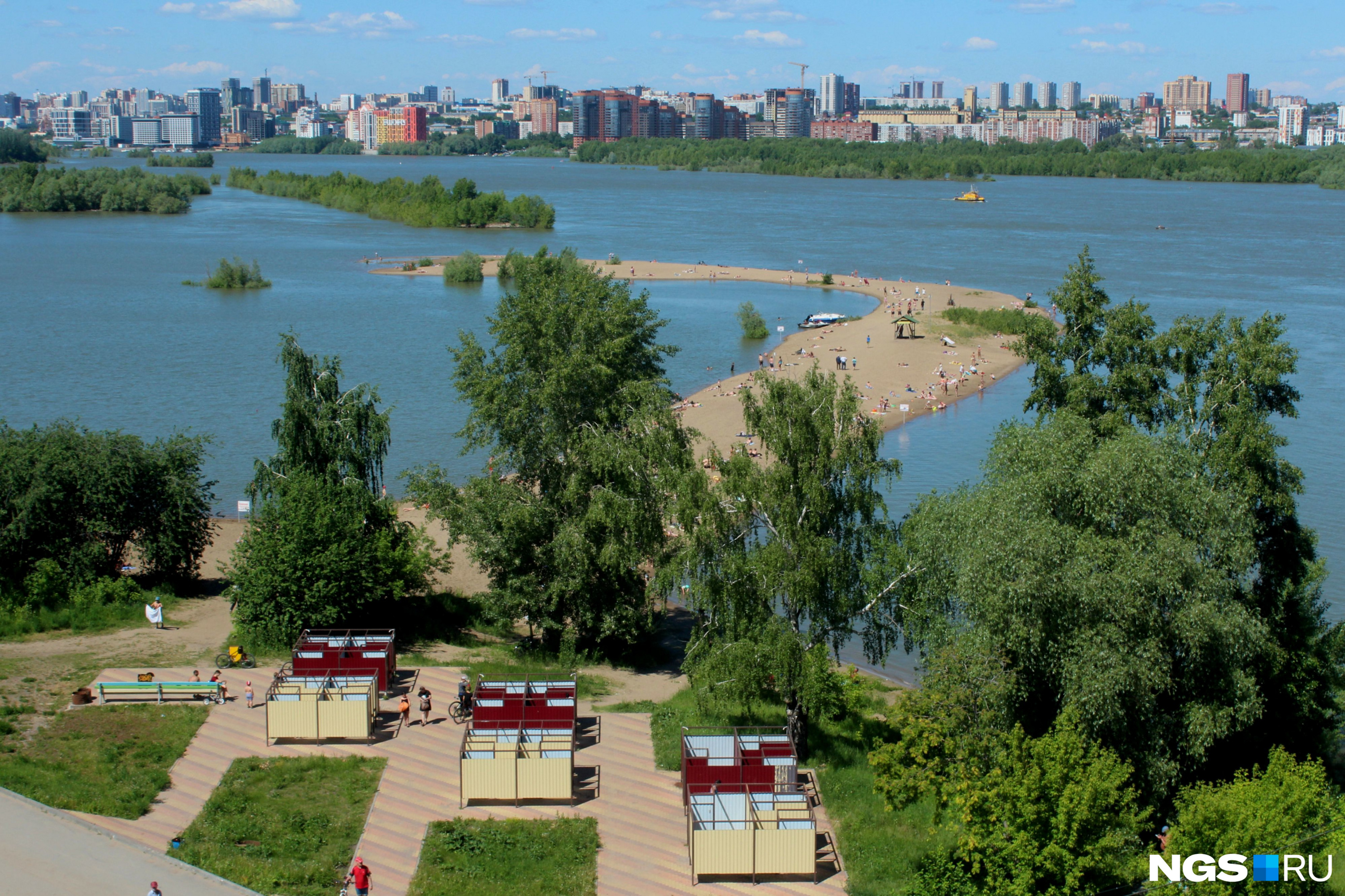 Новосибирск фото пляжа. Пляж Бугринская роща Новосибирск. Пляж на Бугринке в Новосибирске. Бассейн Бугринский Новосибирск. Бассейны на Бугринском пляже.