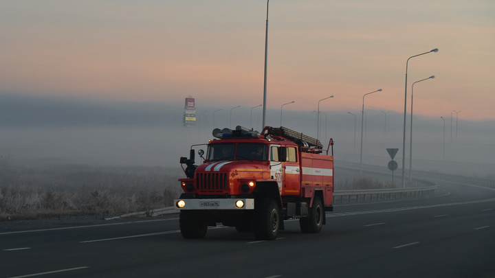 В Кузбассе горит рыбный цех, пожар тушат 50 человек: что известно на данный момент