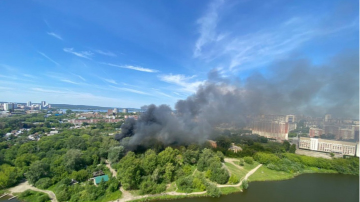 «Мы очень боимся новых пожаров». В Екатеринбурге жители частных домов попросили полицию их защитить