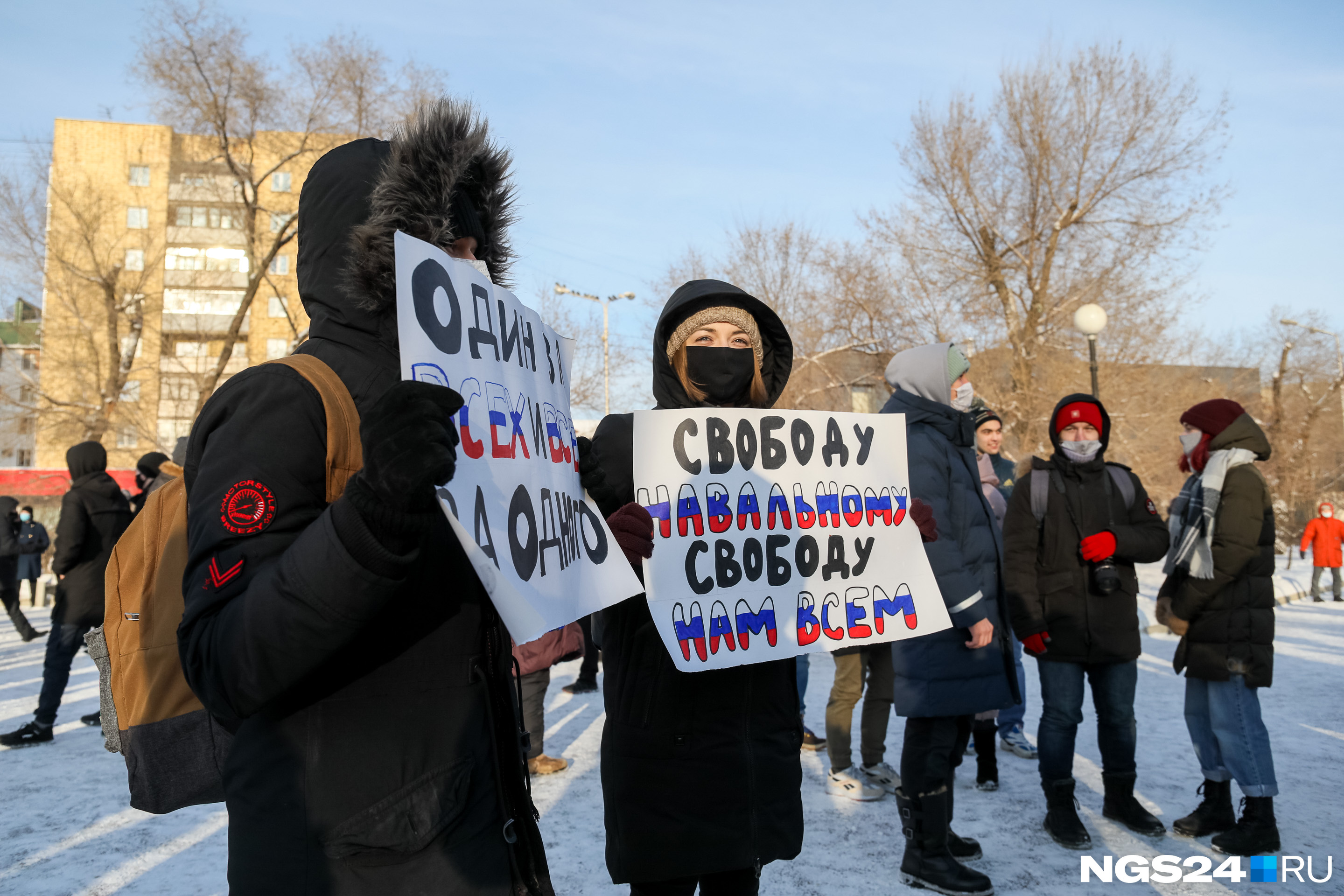 Были и более привычные атрибуты протеста — плакаты Были и более привычные атрибуты протеста — плакаты