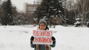 Сибирячка вышла на одиночный пикет в центр Новосибирска в поддержку Навального