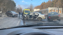 У областной больницы в Ярославле машины раскурочило от удара лоб в лоб