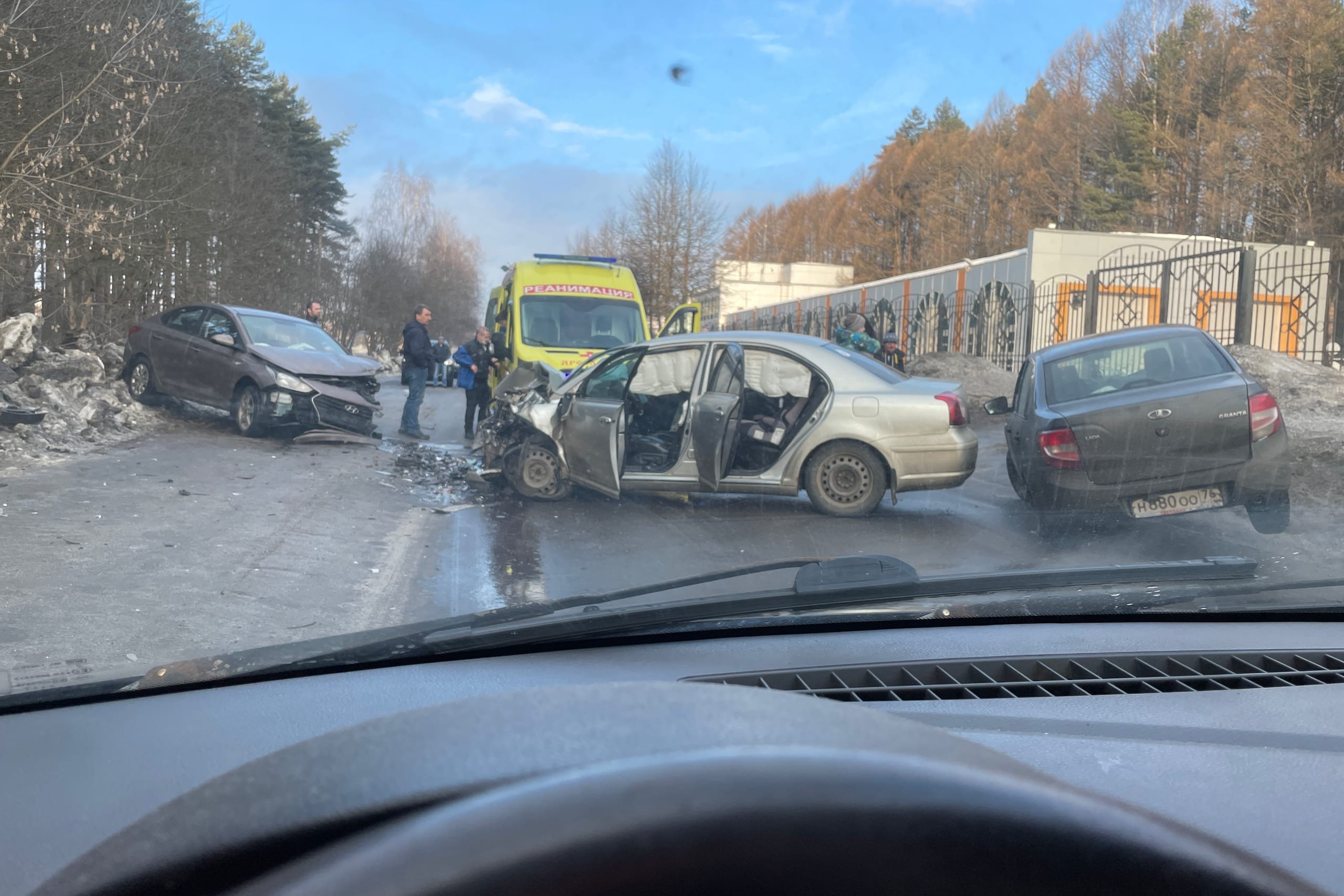 Новости ярославля сегодня свежие. Авария в Ярославле вчера. Авария в Ярославле 7 марта 2020. Авария автомобиля в Ярославле.