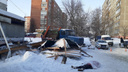 Женщина погибла под рухнувшей торговой палаткой на улице Родионова