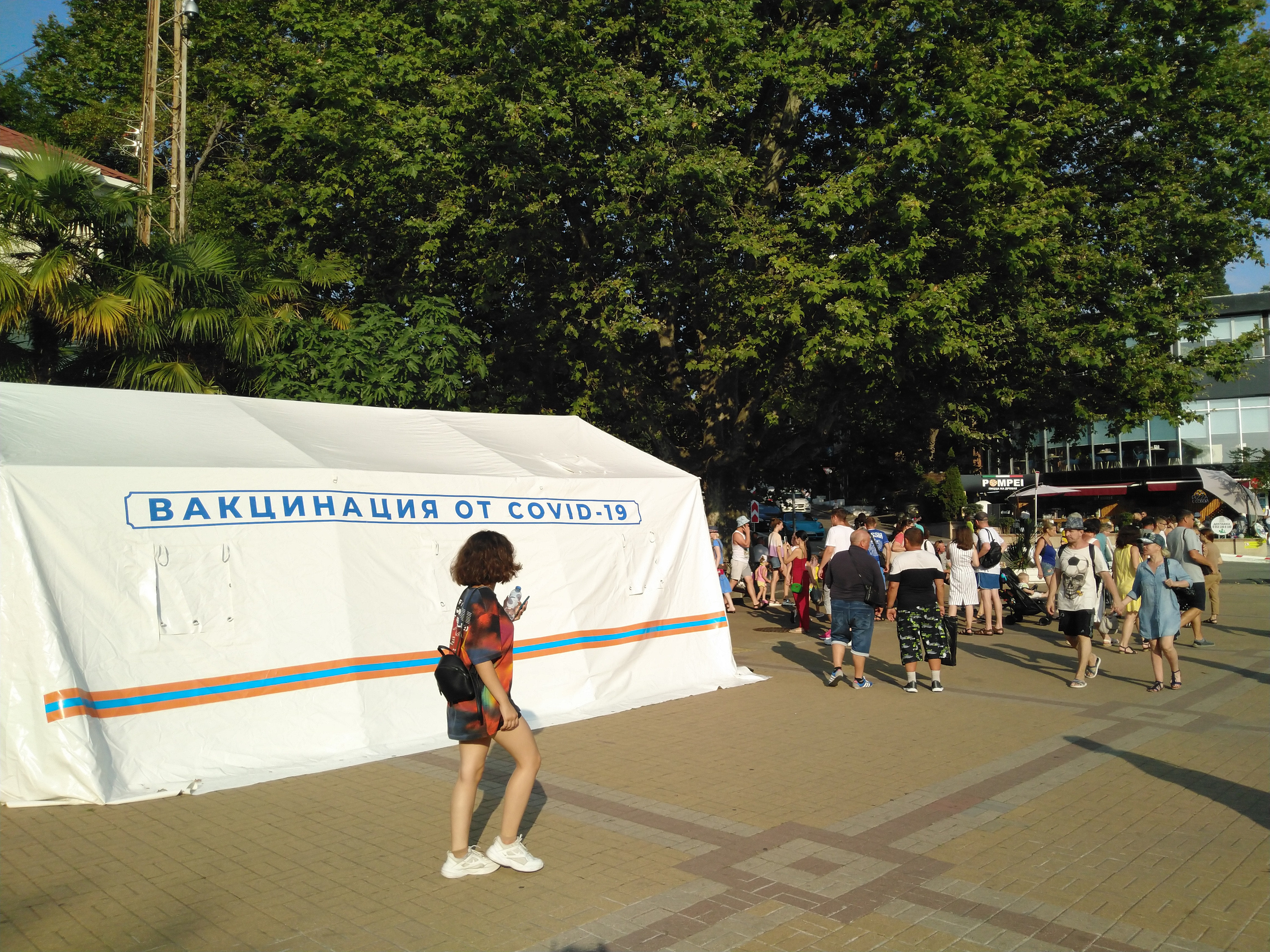 Выездной пункт вакцинации открыли возле морского порта Выездной пункт вакцинации открыли возле морского порта