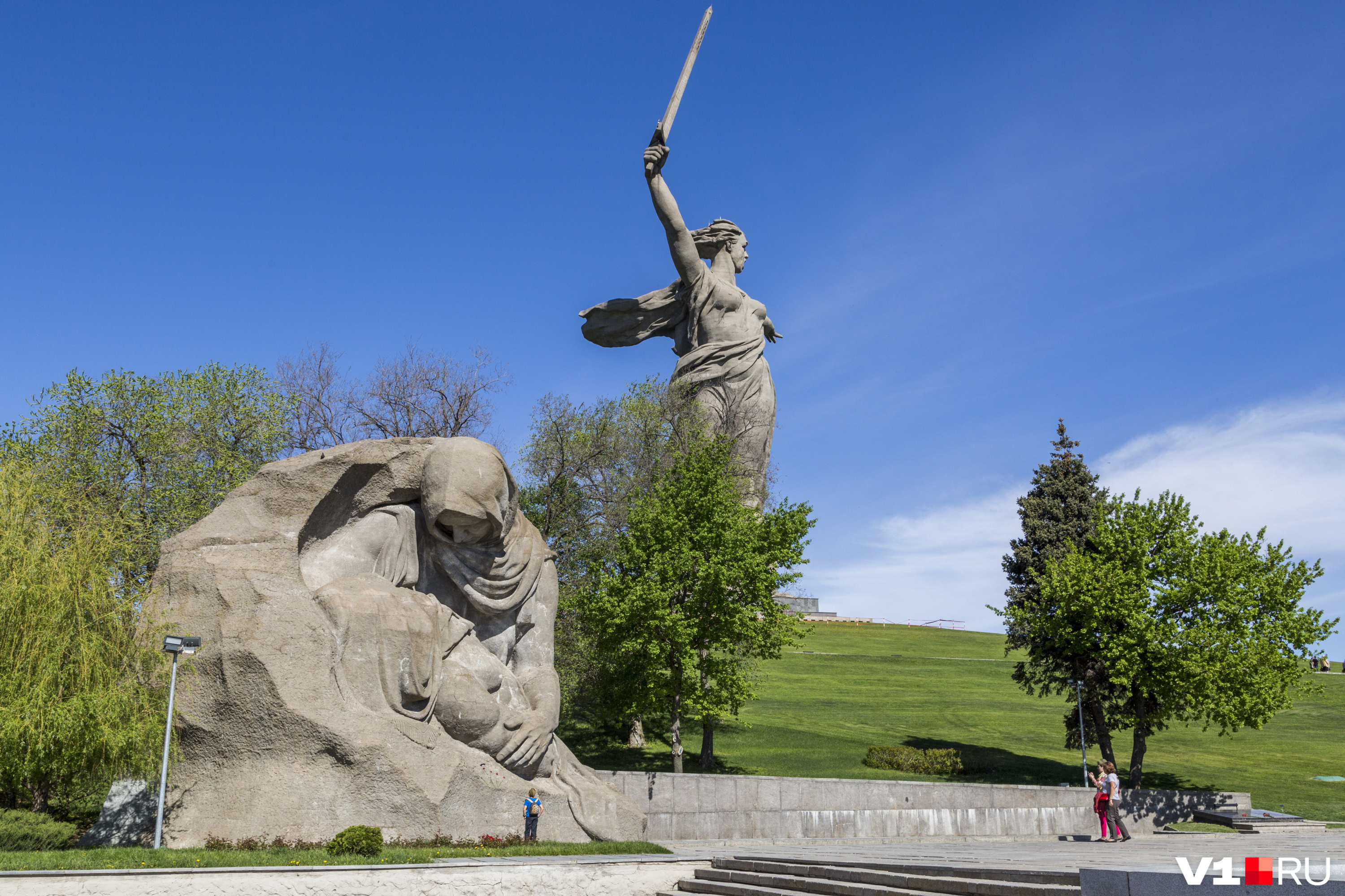 Сталинградская битва 2 февраля 1943 г Мамаев Курган. Площадь героев на Мамаевом Кургане. Памятник-ансамбль героям Сталинградской битвы. Электричка Волгоград Мамаев Курган.