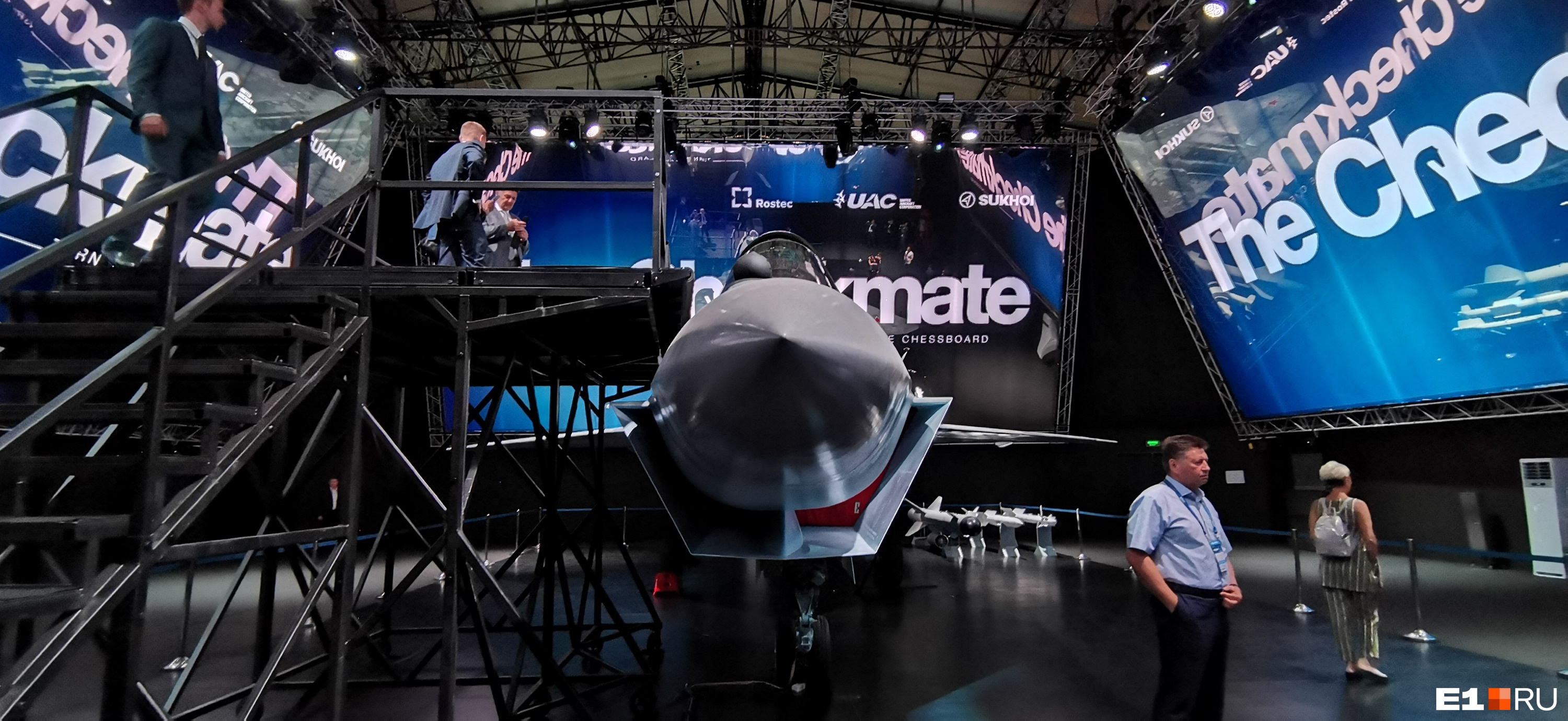 Прототип тактического истребителя Checkmate пятого поколения. Его лично осмотрел Владимир Путин Прототип тактического истребителя Checkmate пятого поколения. Его лично осмотрел Владимир Путин