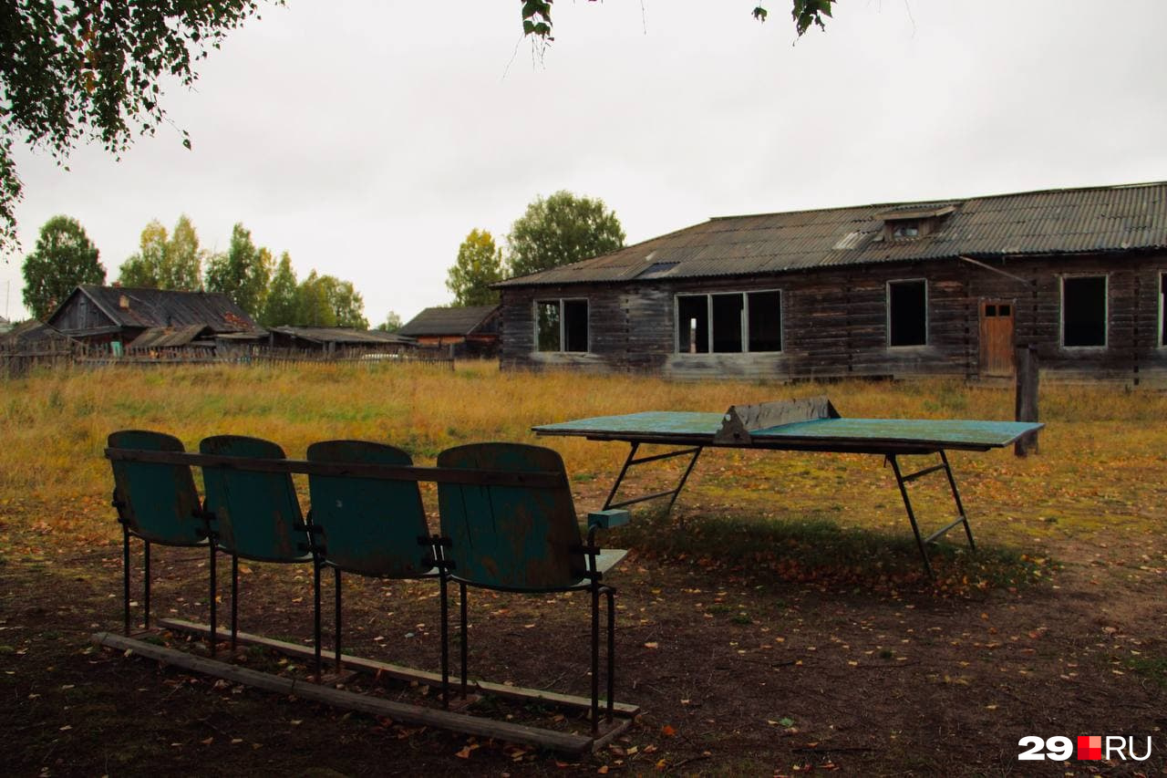 Есть даже места для зрителей. Нет только спортивных баталий Есть даже места для зрителей. Нет только спортивных баталий