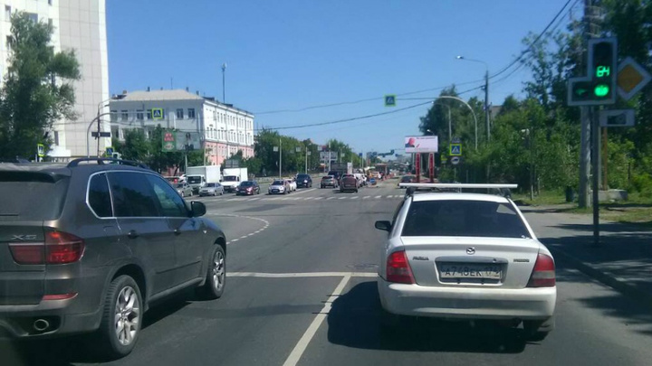 В Челябинске предложили изменить разметку полос на улице Худякова, чтобы избавиться от пробок