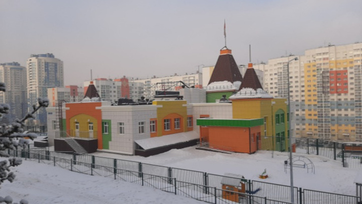 В мэрии Кемерово рассказали, почему рухнул потолок в новом детском саду