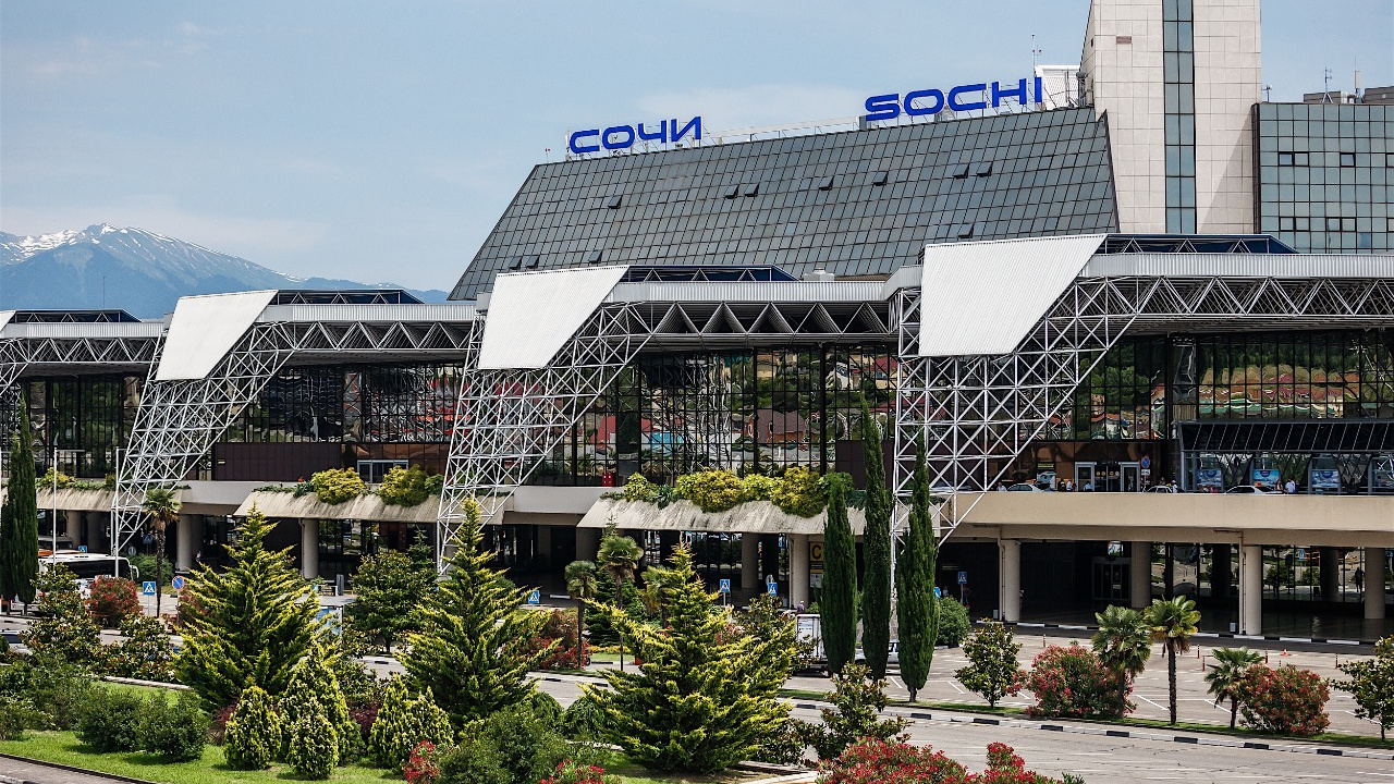 В аэропорту Сочи усилили меры безопасности после теракта в Москве