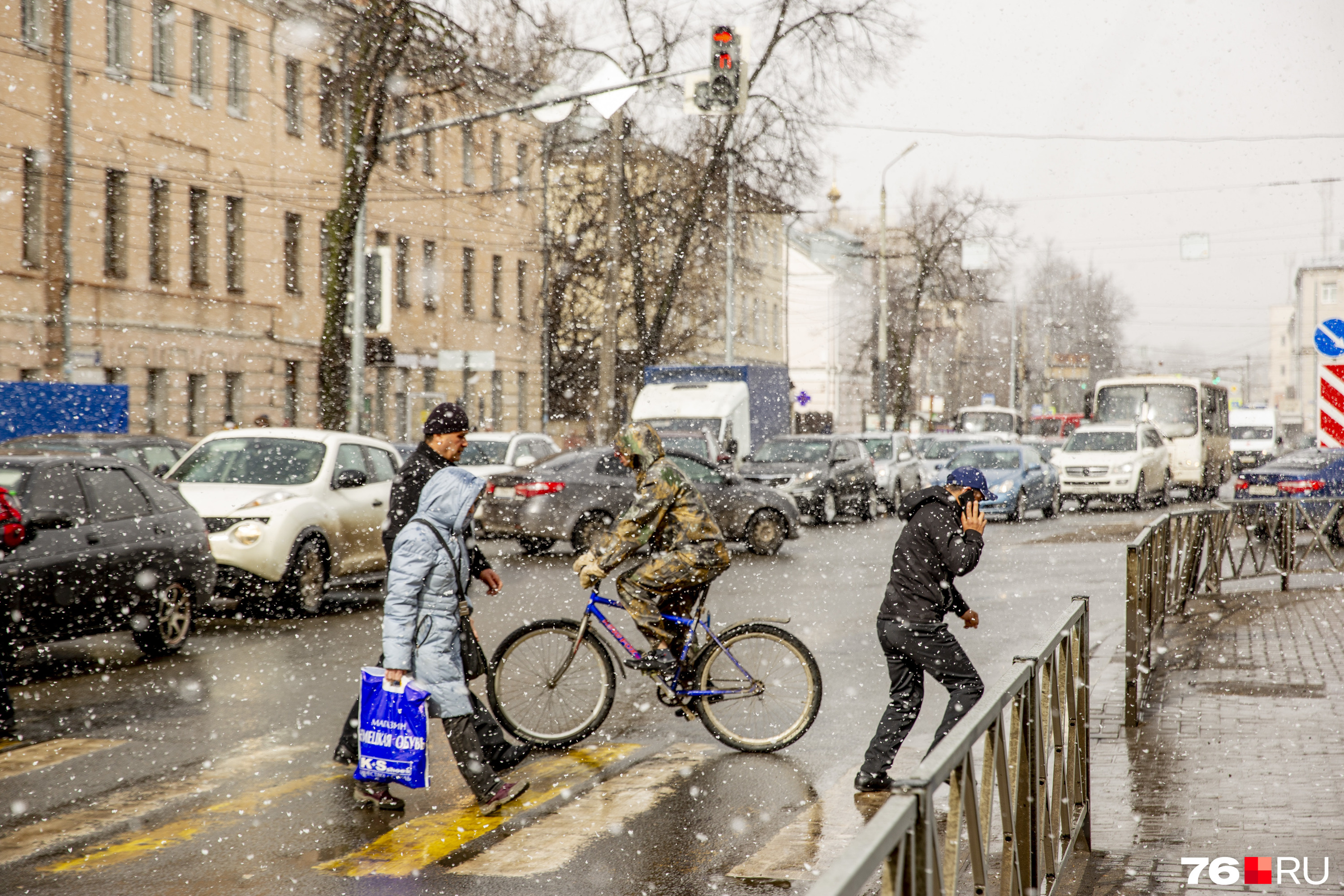 Погода в ярославле на неделю. Холодная Весна 2021. Ветер в Ярославле. Погода в Ярославле сегодня. Ярославль холодно.