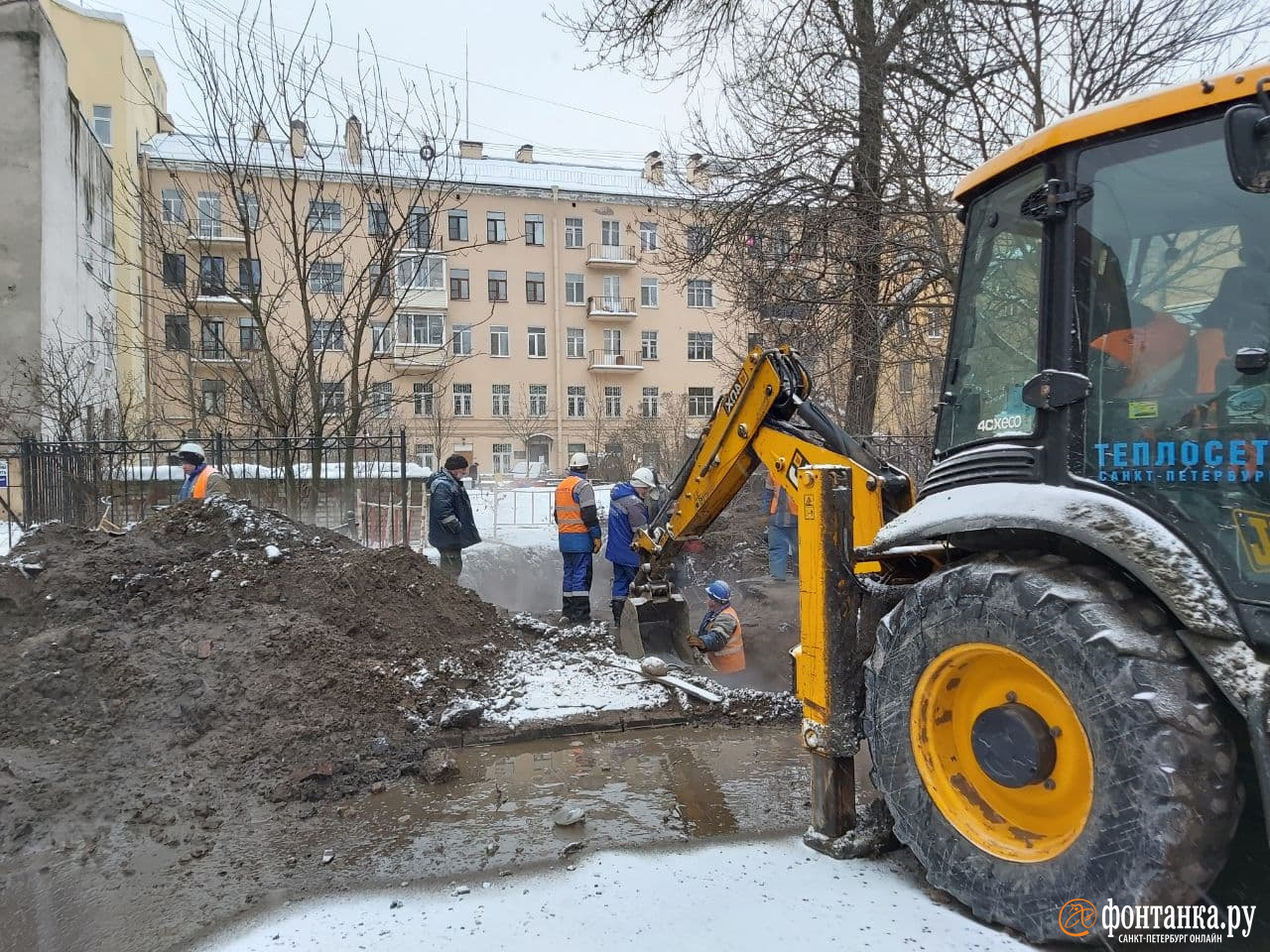 Прорыв теплотрассы Дербеневская набережная